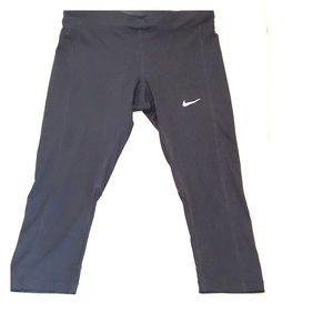 NIKE Dri-fit Capri leggings w/back pocket size XS